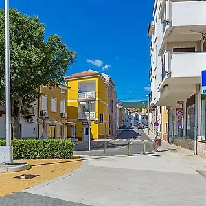 Centar A. Mazuranica 1 Apartment
